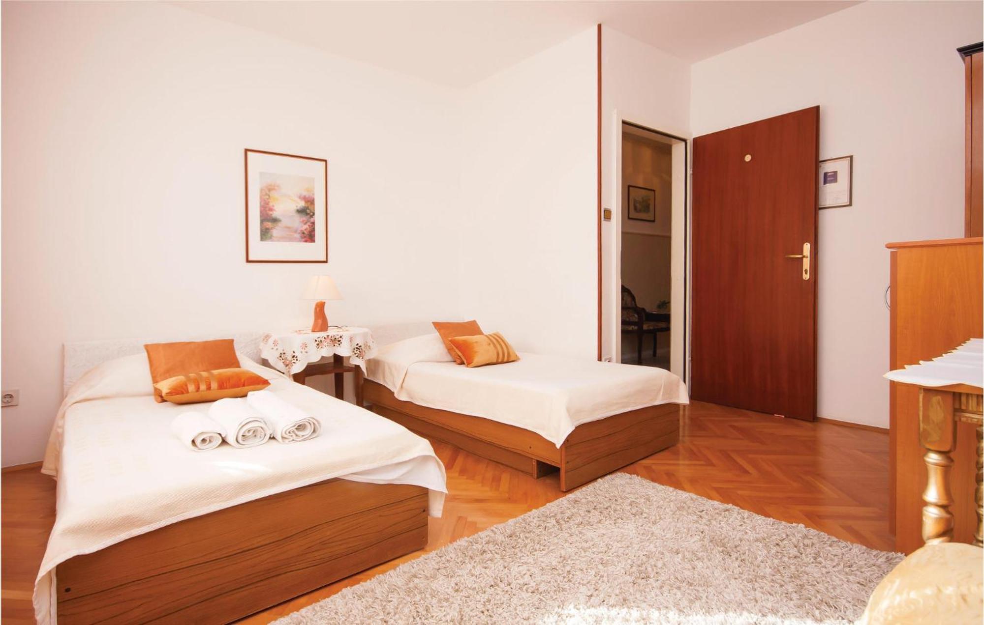 Cozy Apartment In Brodarica With Wifi Екстериор снимка