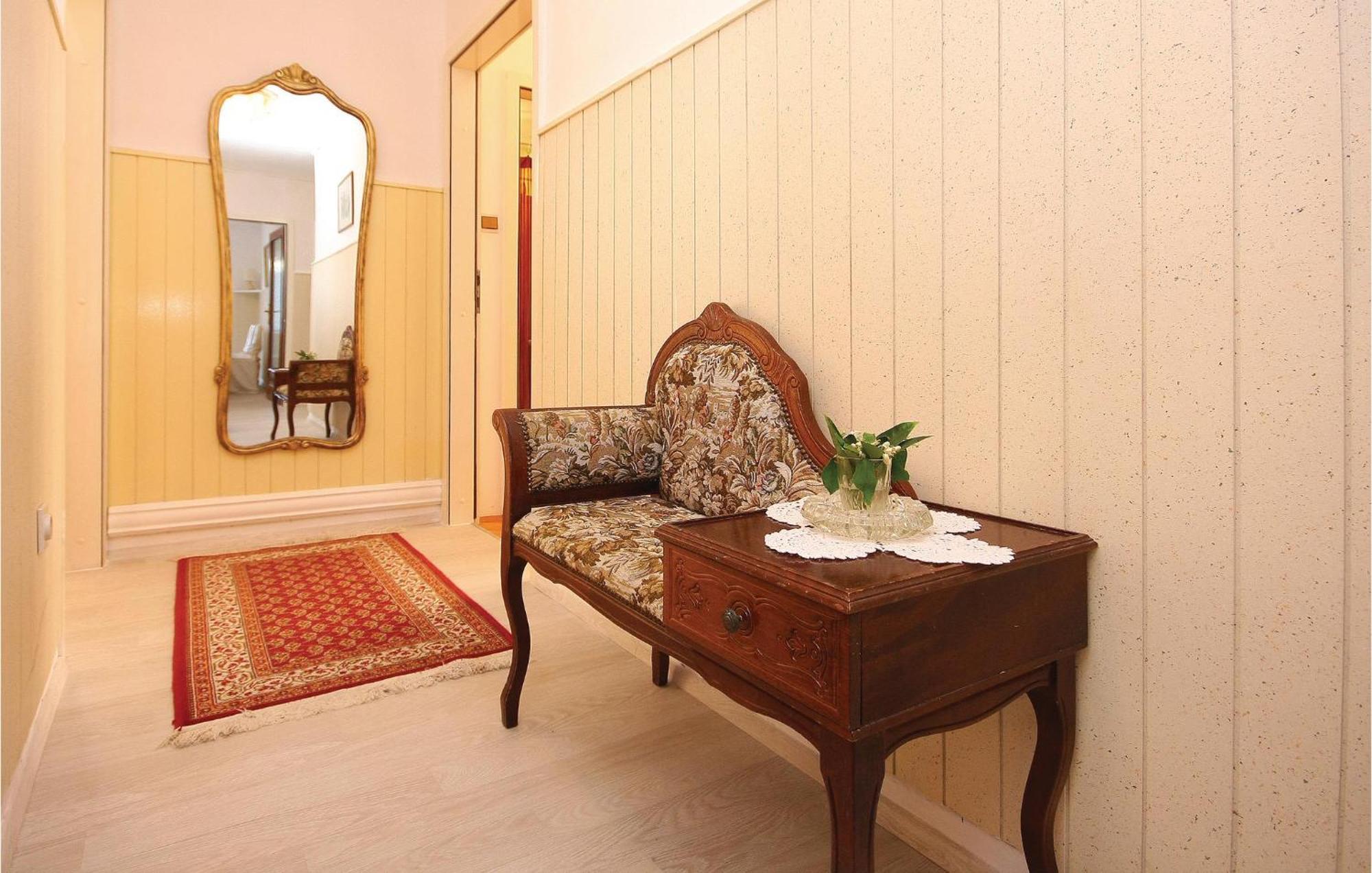 Cozy Apartment In Brodarica With Wifi Екстериор снимка