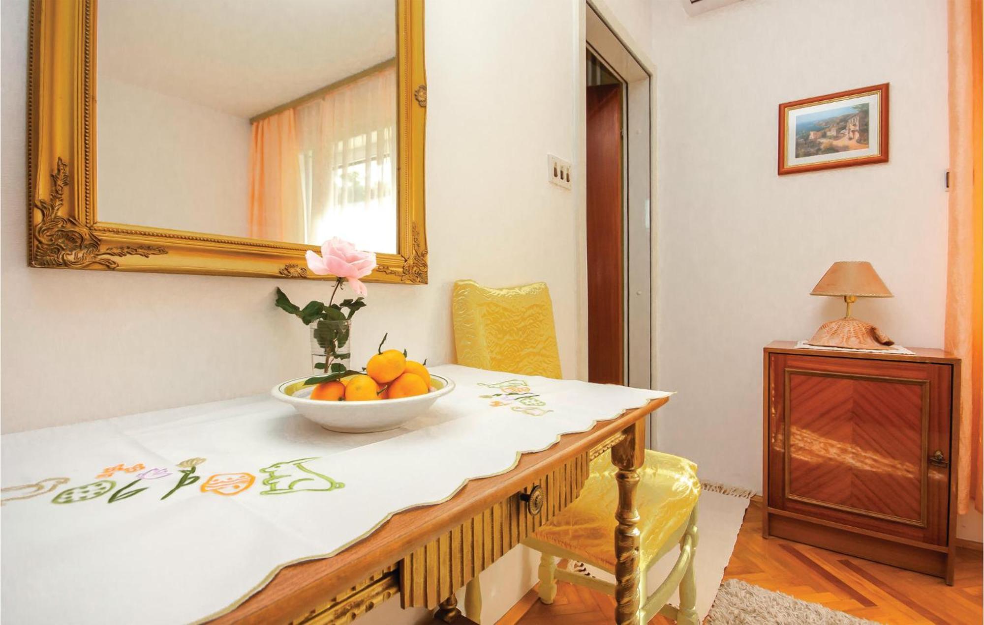 Cozy Apartment In Brodarica With Wifi Екстериор снимка