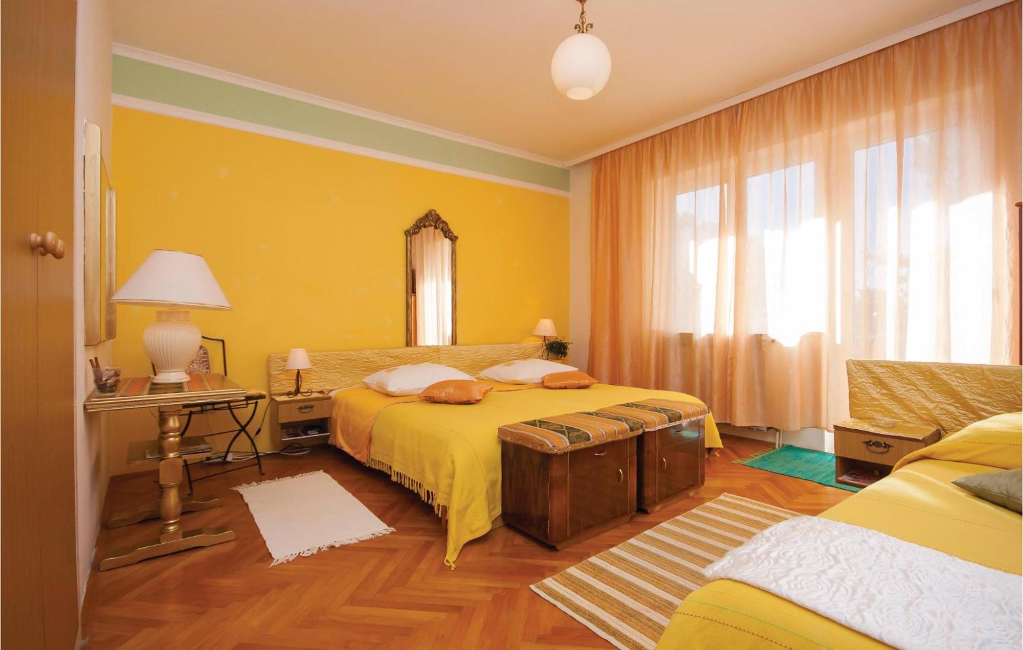 Cozy Apartment In Brodarica With Wifi Екстериор снимка