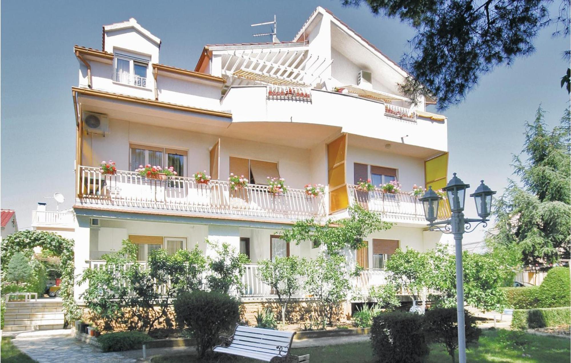 Cozy Apartment In Brodarica With Wifi Екстериор снимка