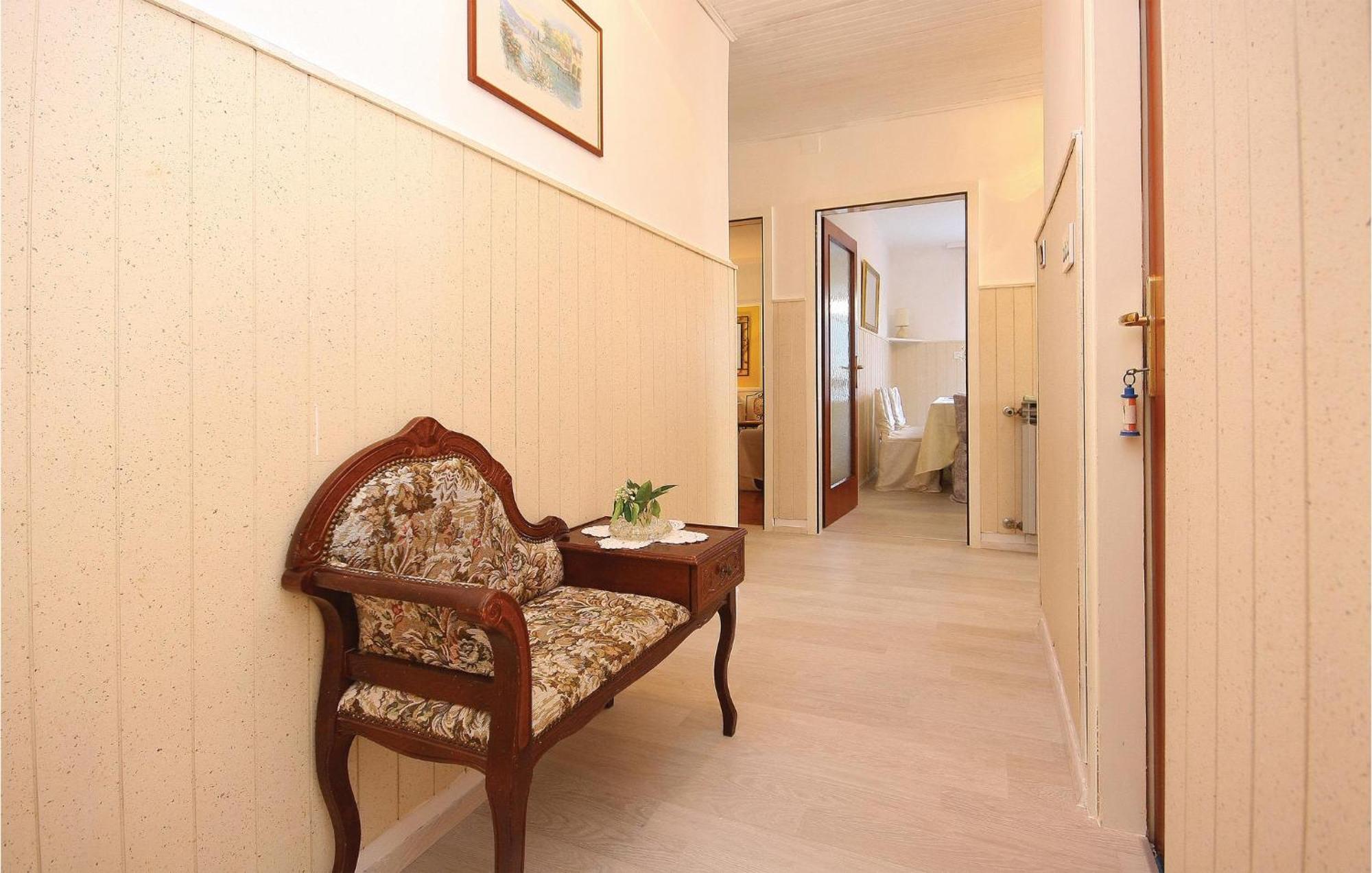 Cozy Apartment In Brodarica With Wifi Екстериор снимка