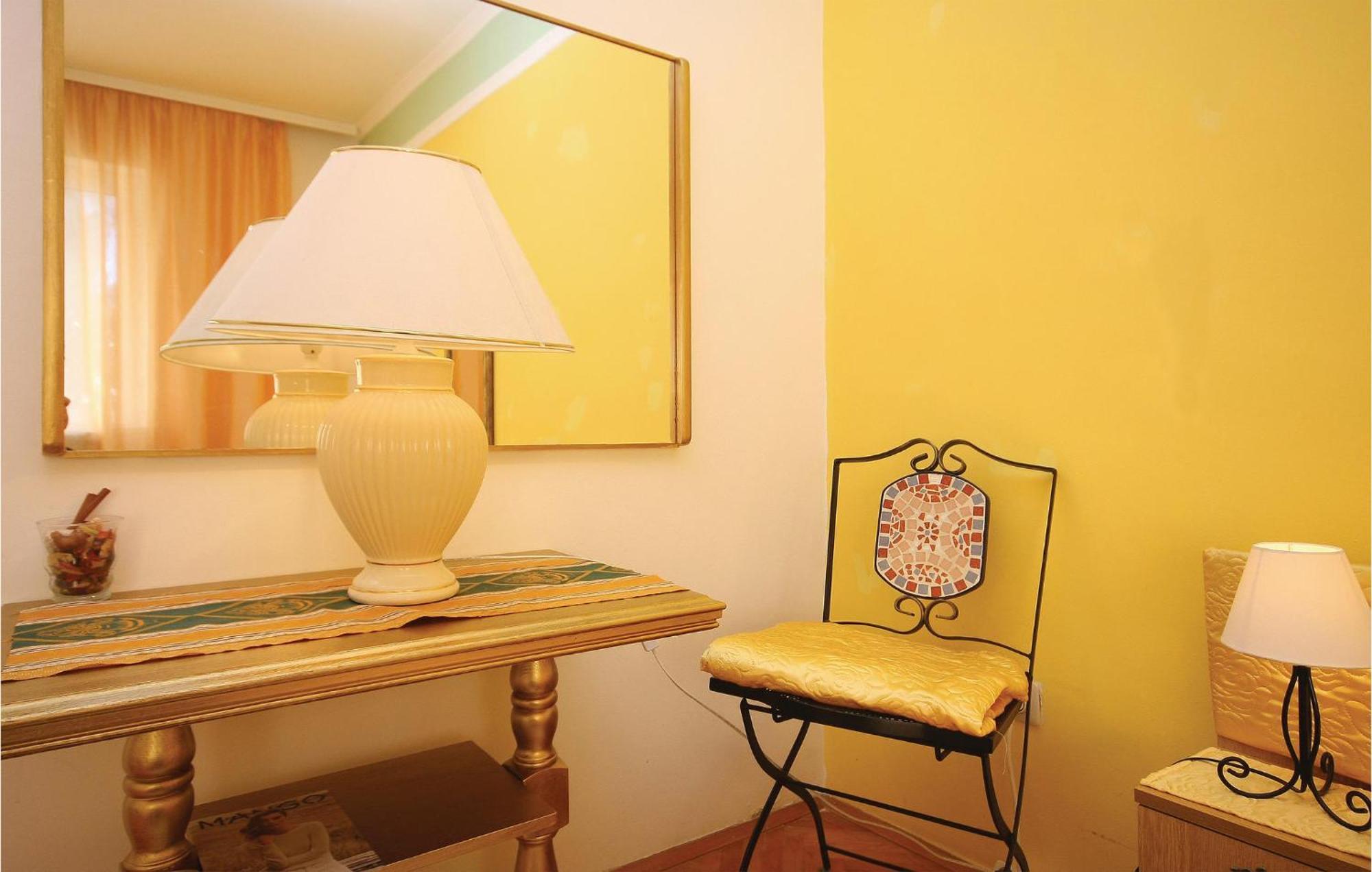 Cozy Apartment In Brodarica With Wifi Екстериор снимка